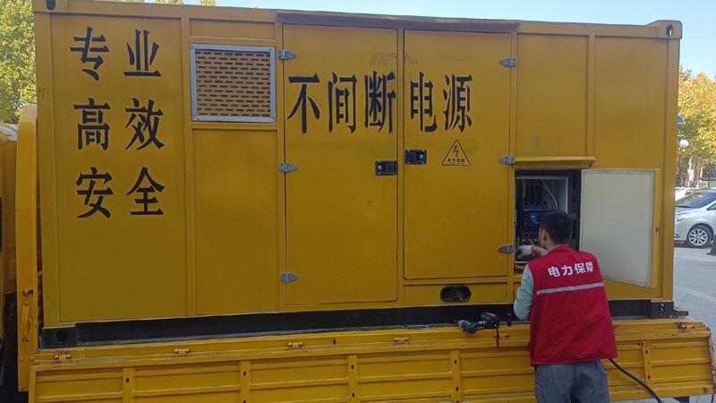 石棉柴油发电机组和UPS电源配合使用时，如何避免切换过程中的电力中断？